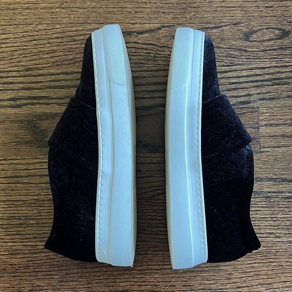 Lewit Arlo Embossed Black Velvet Slip On Platform Sneaker. Size 39. With Box. - Picture 2 of 9